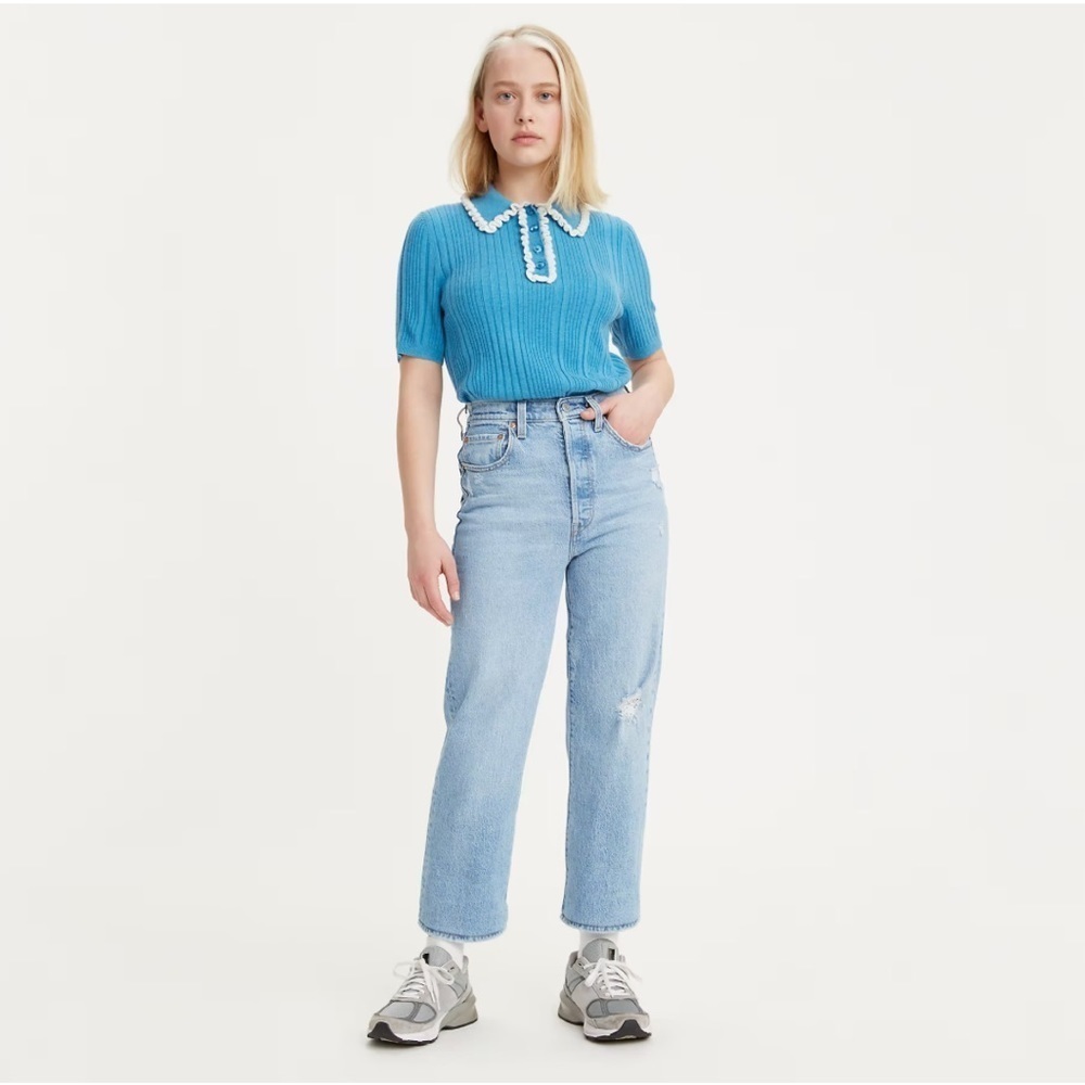 Levi’s Premium Ribcage Straight Ankle Distressed High Rise Size 31